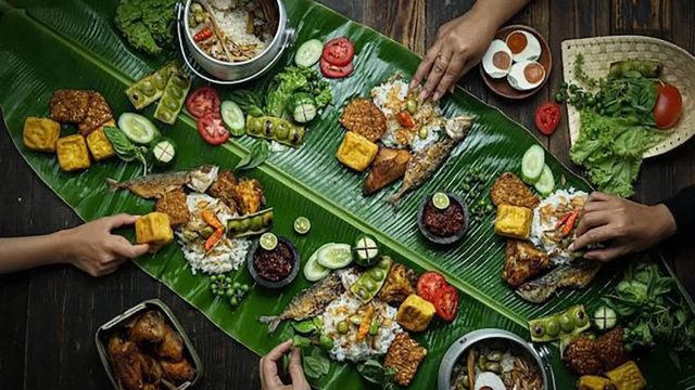 8 Makanan Khas Jawa Barat Paling Enak Yang Wajib Banget Kamu Coba!